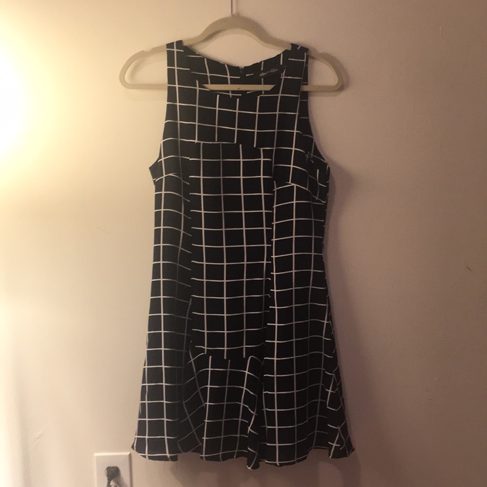 Never worn size medium Alex + Alex dress.